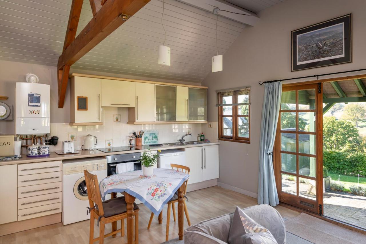 Beautiful Cottage With Stunning Views In Box Box  Exterior foto
